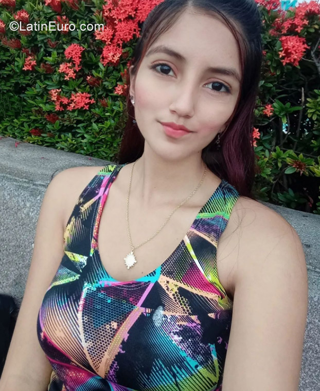 Date this funny Ecuador girl Angelica from Guayaquil EC885