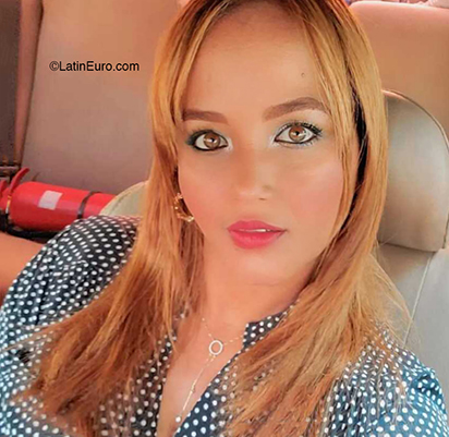 Date this voluptuous Dominican Republic girl Eliannis from Santo Domingo DO40495