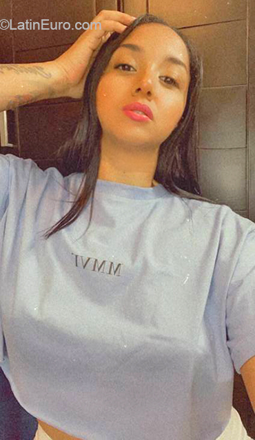 Date this delightful United States girl Yafreisy from Brooklyn US21566