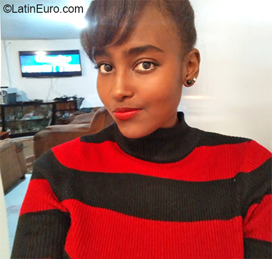 Date this happy Ecuador girl Marce from Quito EC891