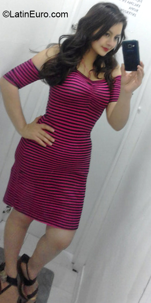 Date this happy Ecuador girl Celia from Quito EC901