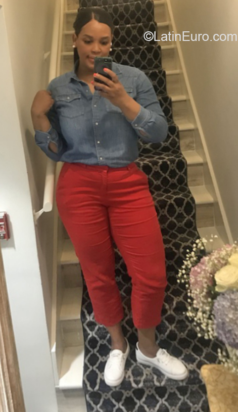 Date this fun United States girl Maria from Nantucket US21572