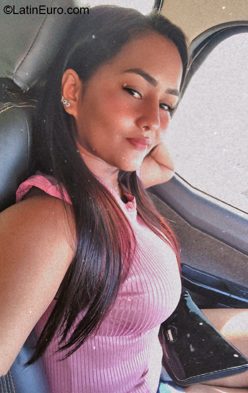 Date this voluptuous Brazil girl Daiany from Marabá BR11640