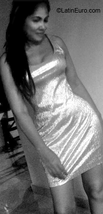 Date this charming Dominican Republic girl Amalia from Santo Domingo DO40547