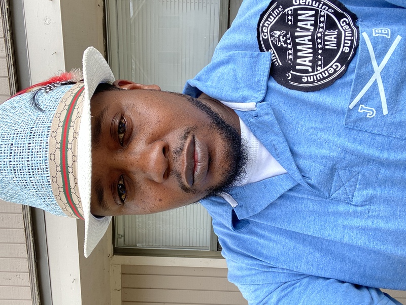 Date this charming United States man Ahmr from Kansas US21587