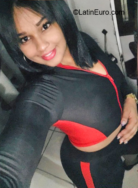Date this stunning Dominican Republic girl Genesis from Santiago DO40555