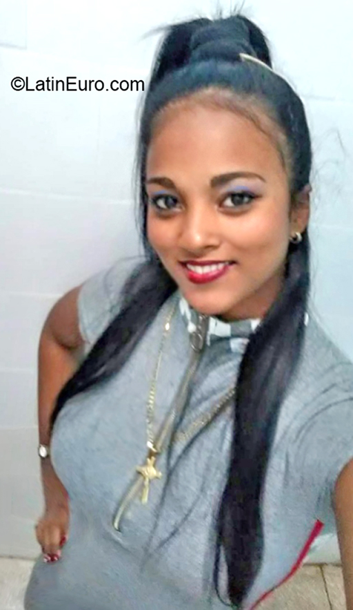 Date this good-looking Cuba girl Dela from Holguin CU808