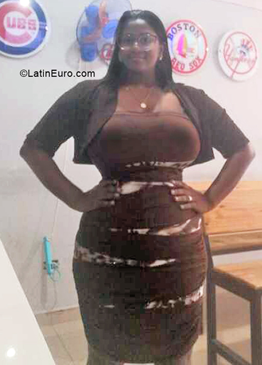 Date this voluptuous Dominican Republic girl Elizabeth from Santo Domingo DO40567