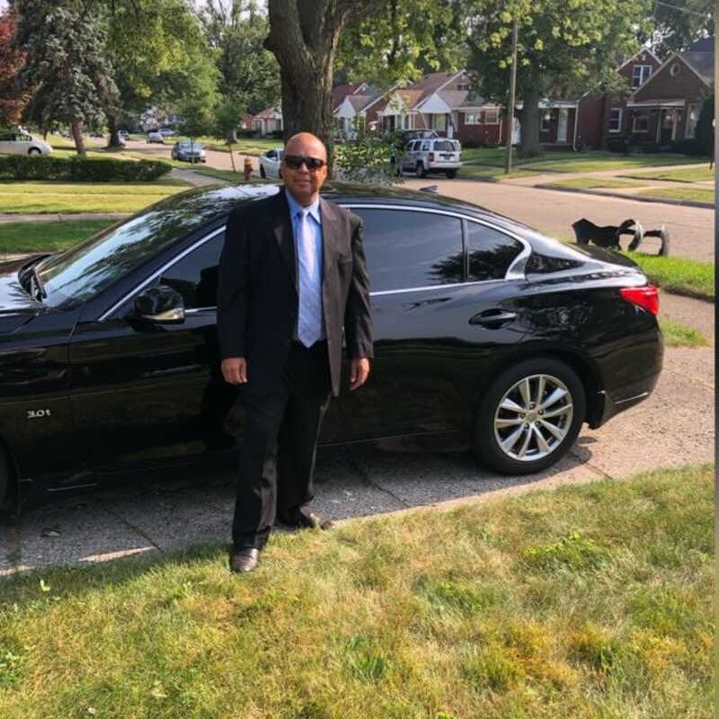 Date this athletic United States man Benz from Detroit US21596