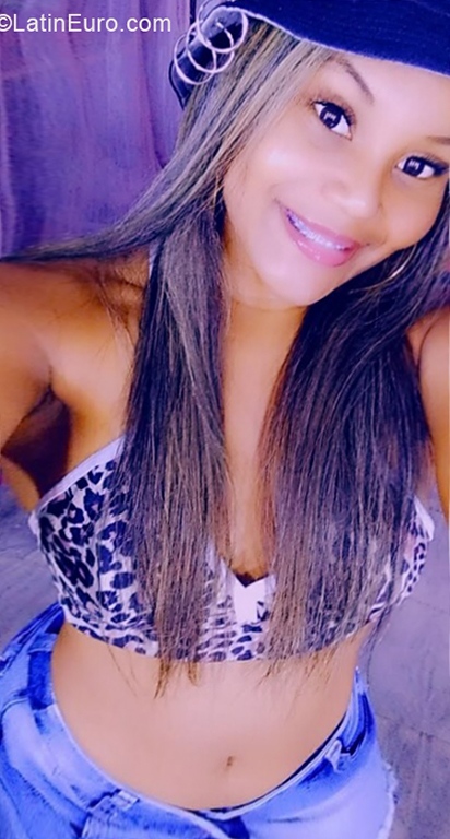 Date this gorgeous Colombia girl LAURA from  CO31402