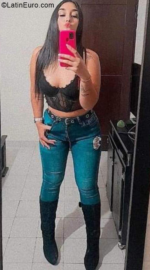 Date this gorgeous Colombia girl Camila from Cali CO31331