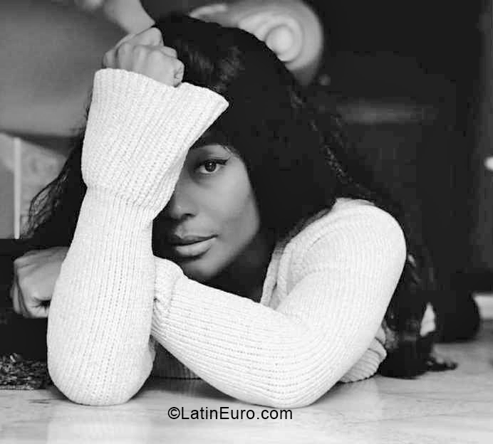 Date this sultry Colombia girl Su from Pal CO31332