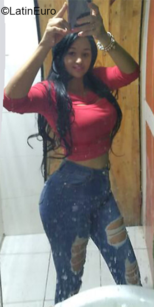 Date this sensual Dominican Republic girl Sandra from Santo Domingo DO40588