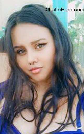Date this voluptuous Colombia girl Liseth from Neiva CO31357