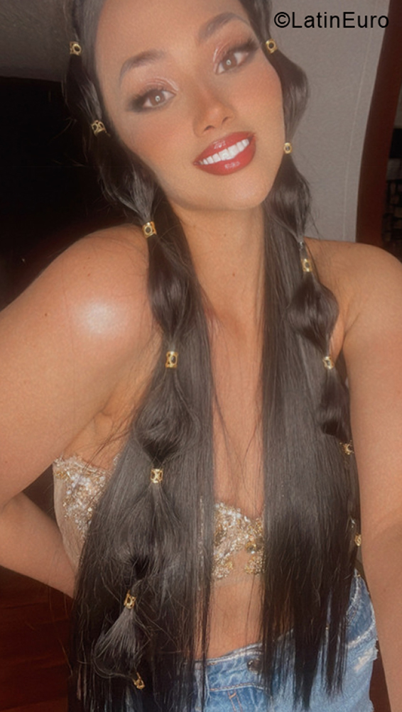 Date this delightful Colombia girl Karla from Bogota CO31424
