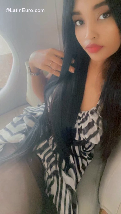 Date this pretty Dominican Republic girl Moniestef from Santo Domingo DO40644