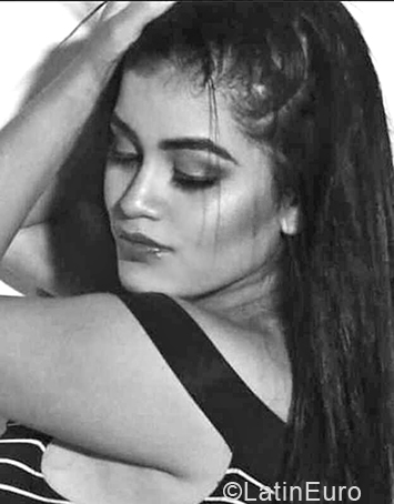 Date this hard body Colombia girl Mariana from Cali CO31470