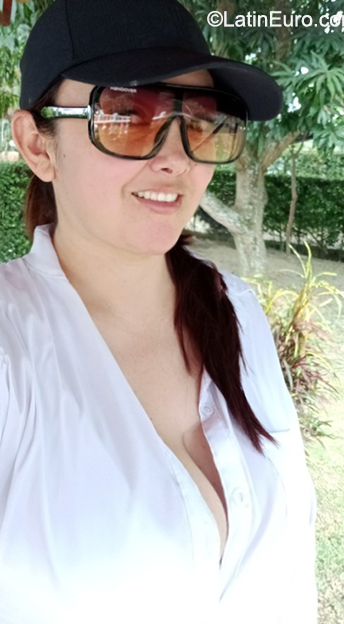 Date this nice looking Colombia girl Leidy from Medellin CO31525