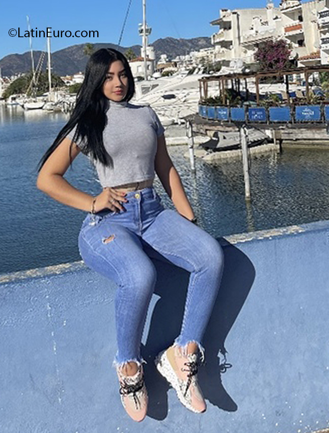 Date this exotic Spain girl Nata_oficial from Barcelona ES701