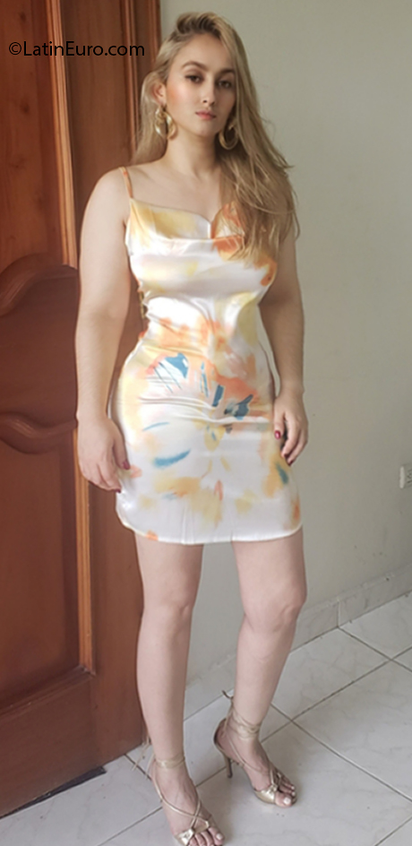 Date this pretty Dominican Republic girl Alondra from Santiago DO40754