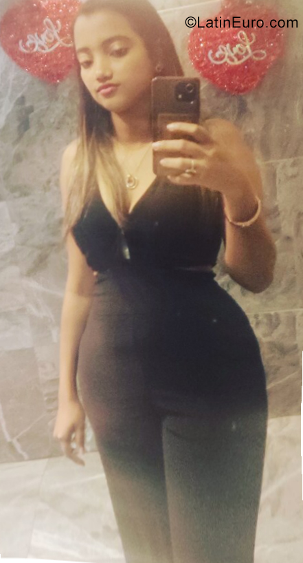 Date this sultry Dominican Republic girl DURELIS from Santo Domingo DO40761