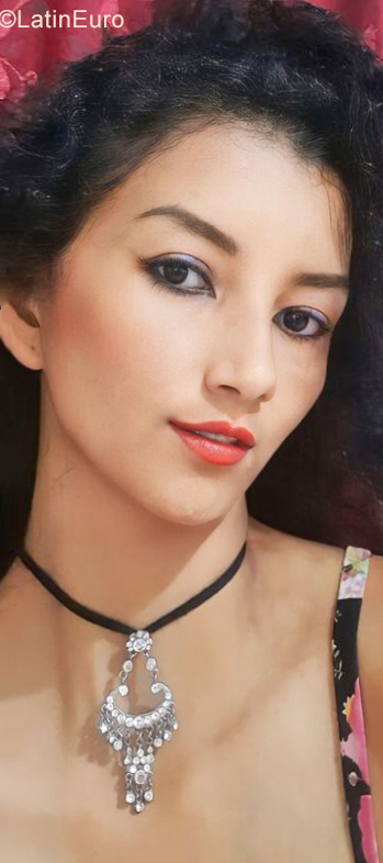 Date this stunning Ecuador girl Anmary from Palestina EC918