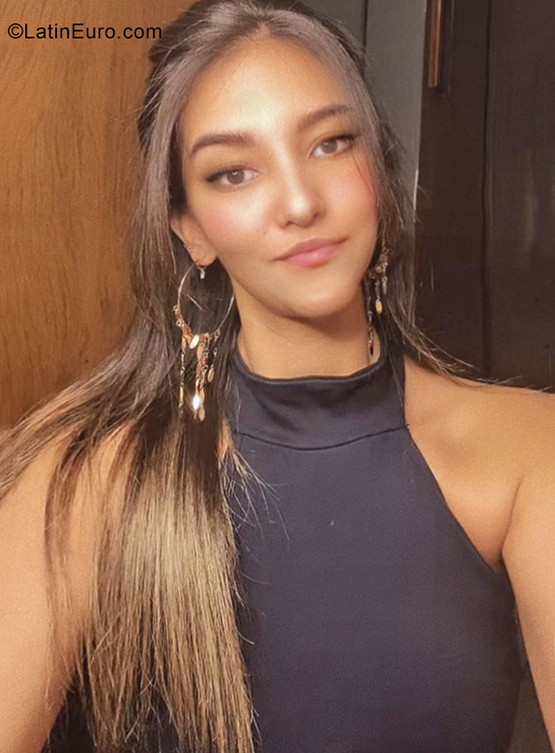 Date this athletic Brazil girl Nayara from Brasilia BR11855