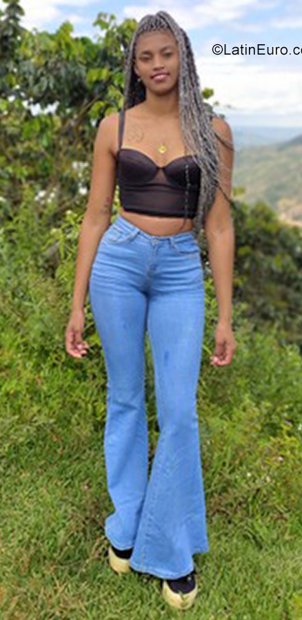 Date this hot Colombia girl Mara from Cali CO31681