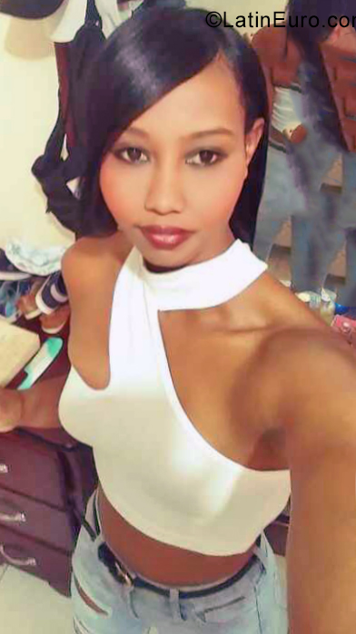 Date this happy Dominican Republic girl Mireya from Santiago DO40788