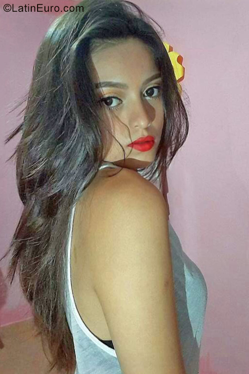 Date this georgeous Bolivia girl George from Santa Cruz BO144