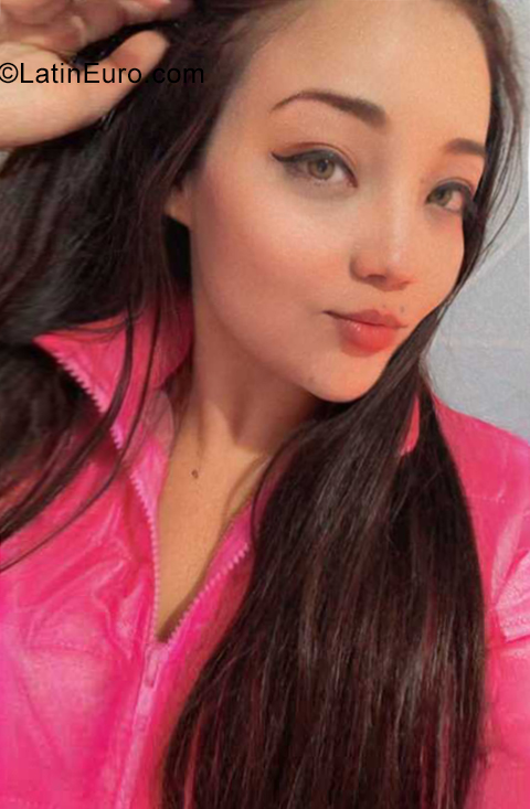 Date this fun Brazil girl Rafaely from Belem BR11873