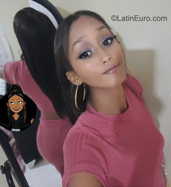 Date this voluptuous Dominican Republic girl Julie Esther from Santiago De Los Caballeros DO40843