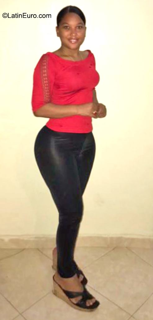 Date this athletic Dominican Republic girl Yaniris from Santiago DO40845