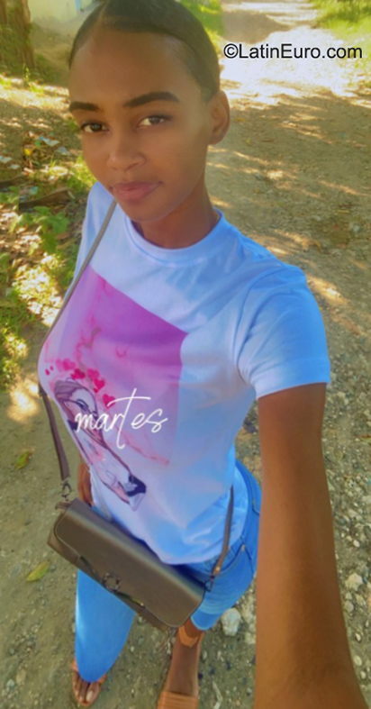 Date this young Dominican Republic girl Karen from Santo Domingo Este DO40876