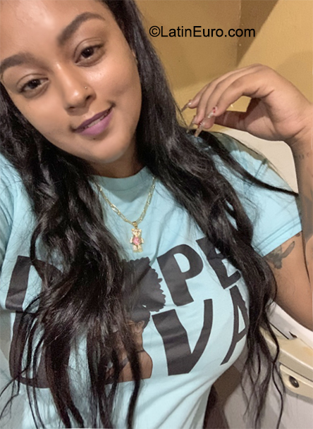 Date this fun Dominican Republic girl Grissel from Santo Domingo DO40921