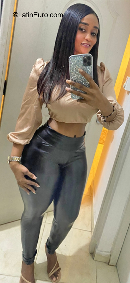 Date this funny Dominican Republic girl Yahaira from Santo Domingo DO40939