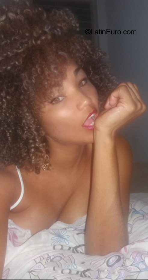 Date this fun Brazil girl Lianda from Salvador BR12020