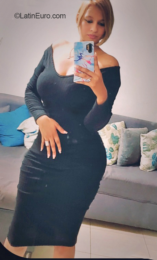 Date this delightful Dominican Republic girl Nathalia from Santo Domingo DO40947
