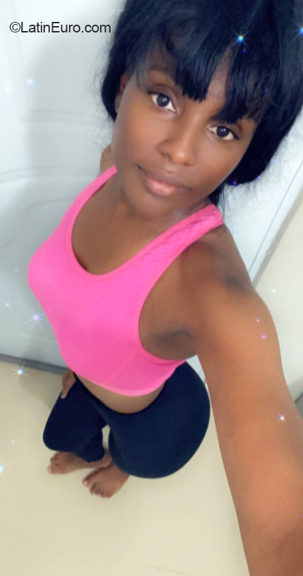 Date this charming Dominican Republic girl Karen from San Pedro De Macorís DO40967