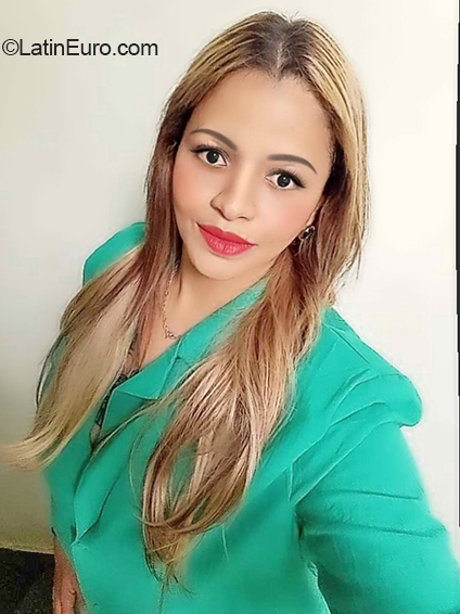 Date this lovely Brazil girl Aline from Brasília BR12124