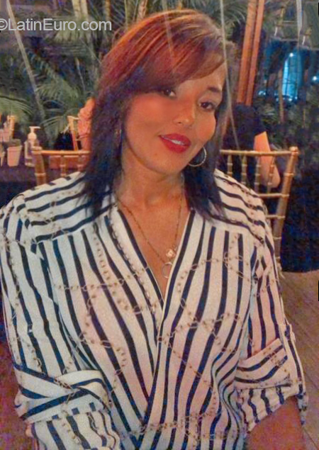 Date this hard body Dominican Republic girl Yissette from Santo Domingo DO40983