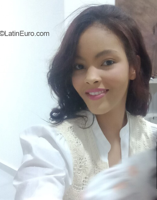 Date this fun Brazil girl Debora from Recife BR12090