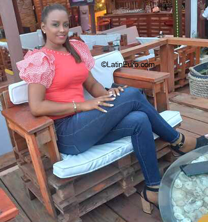 Date this hard body Dominican Republic girl Samanta from Puerto Plata DO40988