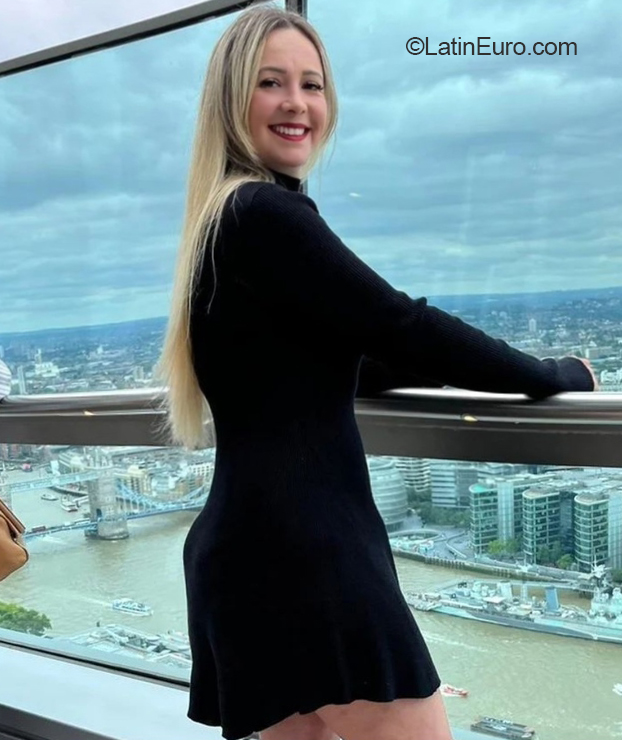 Date this foxy United Kingdom girl Suelem from London GB1054