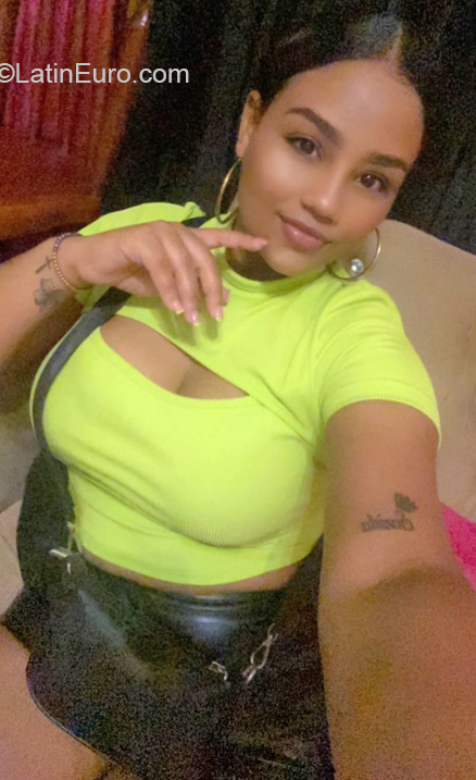 Date this pretty Dominican Republic girl Carli from Cotui DO41053
