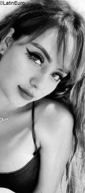 Date this attractive Brazil girl Ninna from Balneario Camboriu BR12217