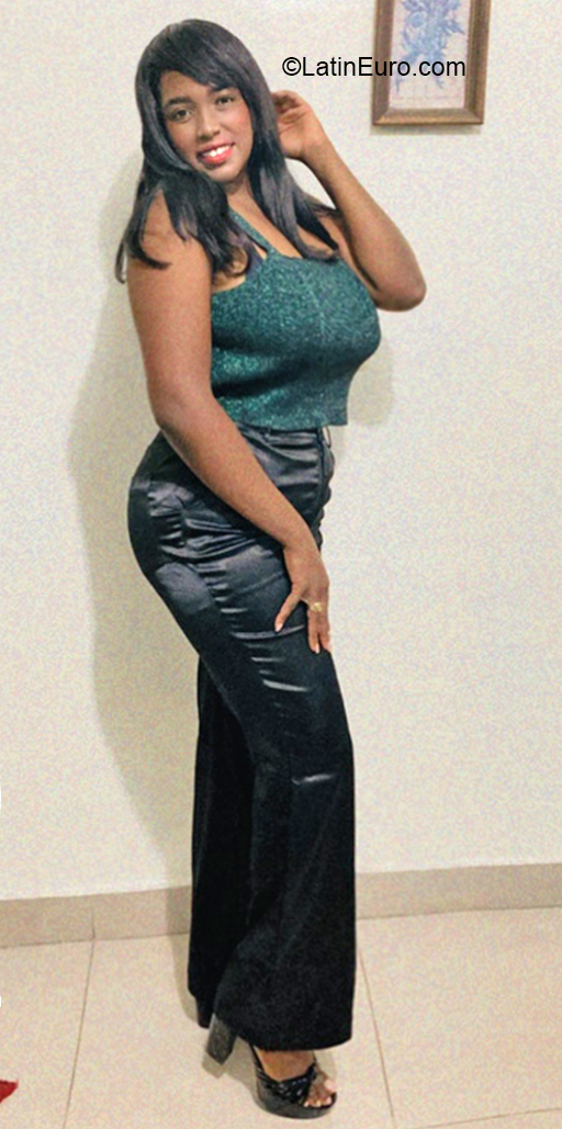 Date this beautiful Dominican Republic girl Coranyi from Santo Domingo DO41116