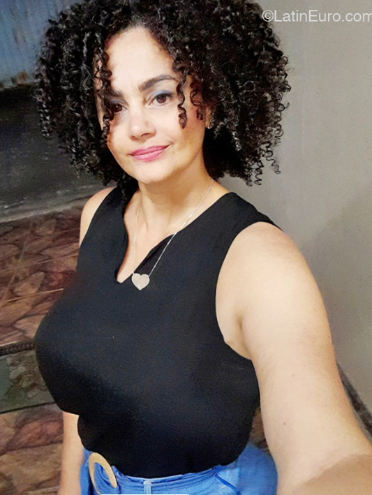 Date this georgeous Brazil girl Ticha from Goiania BR12264
