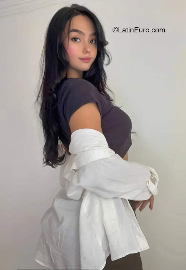 Date this young Colombia girl Valentina from Cali CO32199