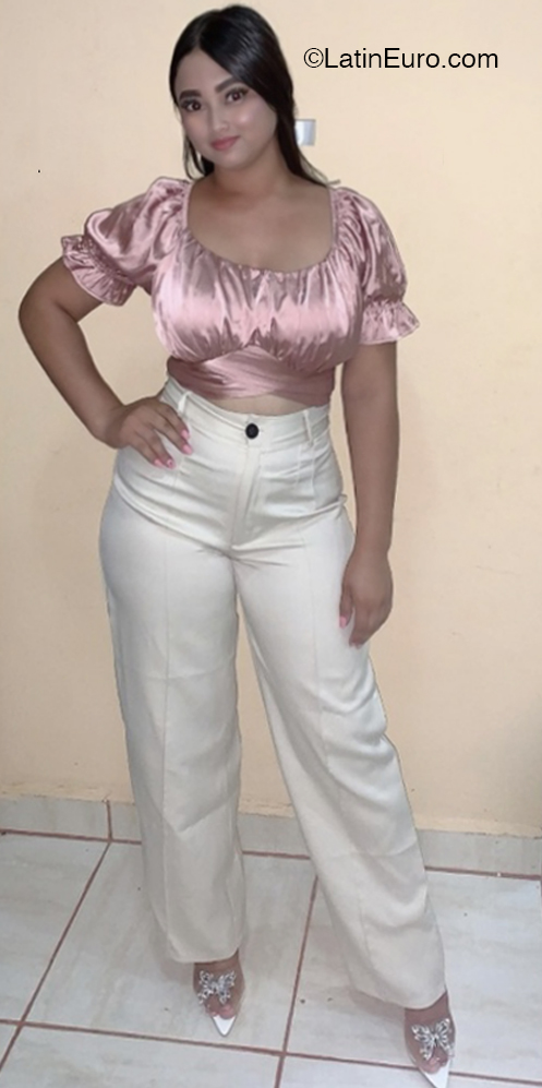 Date this stunning Dominican Republic girl Rosalba from Santo Domingo DO41208